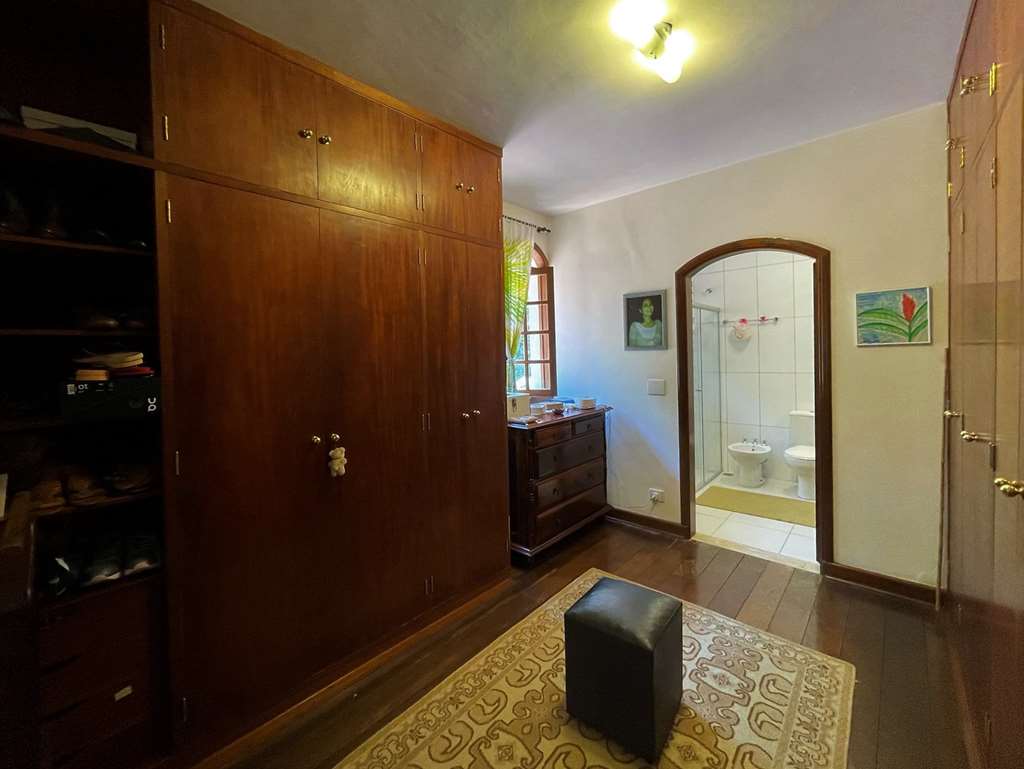 Linda Casa com 4 dormitórios / 2 suíte na Granja Viana, foto 35 de 55