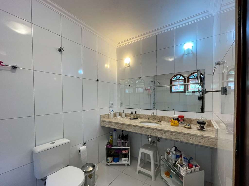 Linda Casa com 4 dormitórios / 2 suíte na Granja Viana, foto 37 de 55