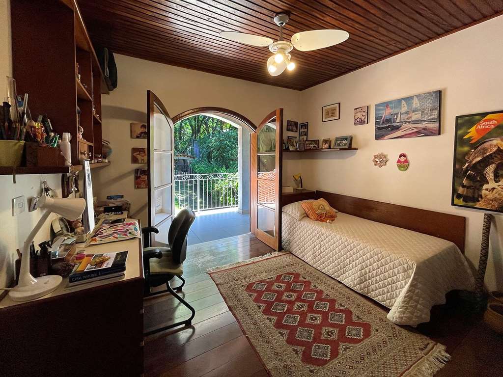 Linda Casa com 4 dormitórios / 2 suíte na Granja Viana, foto 38 de 55