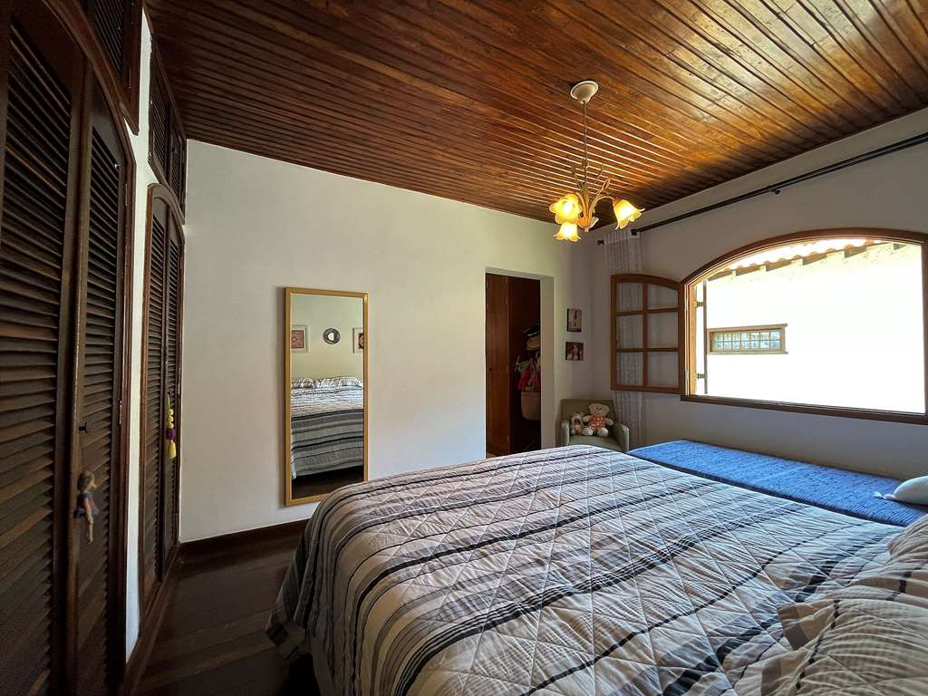 Linda Casa com 4 dormitórios / 2 suíte na Granja Viana, foto 39 de 55