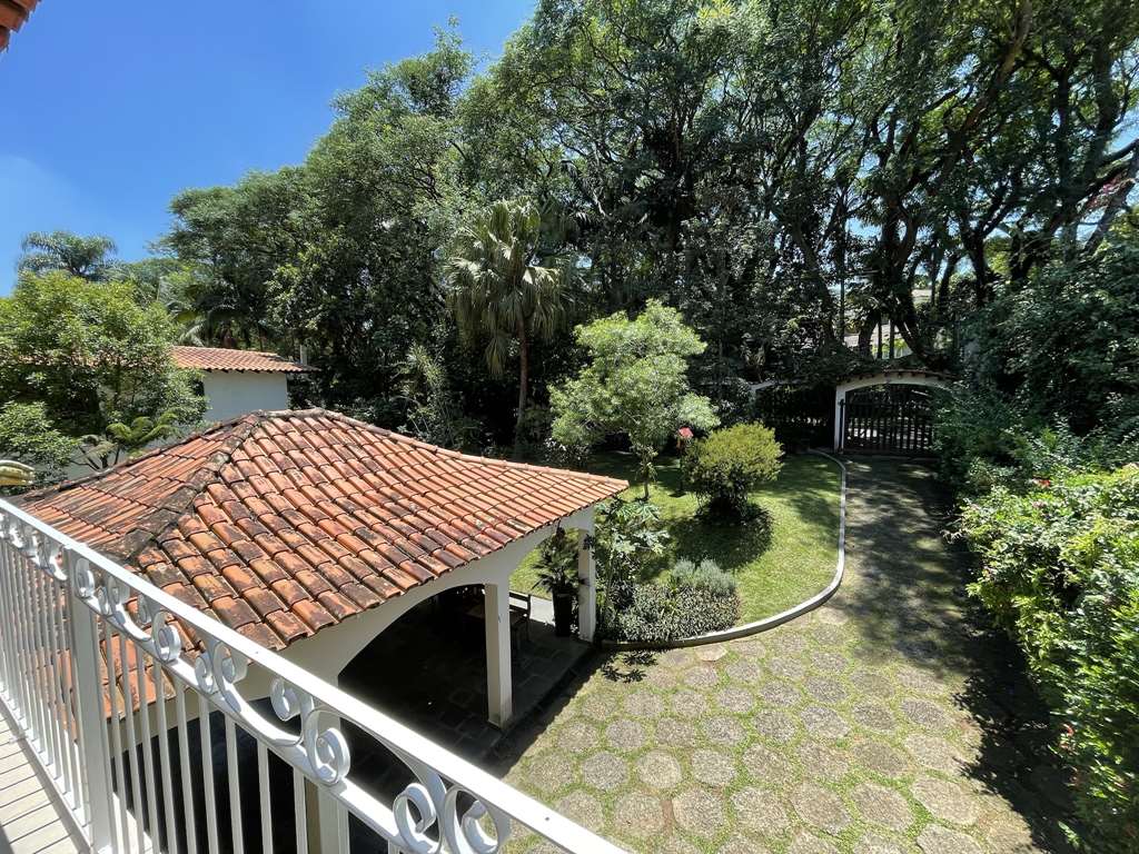 Linda Casa com 4 dormitórios / 2 suíte na Granja Viana, foto 40 de 55