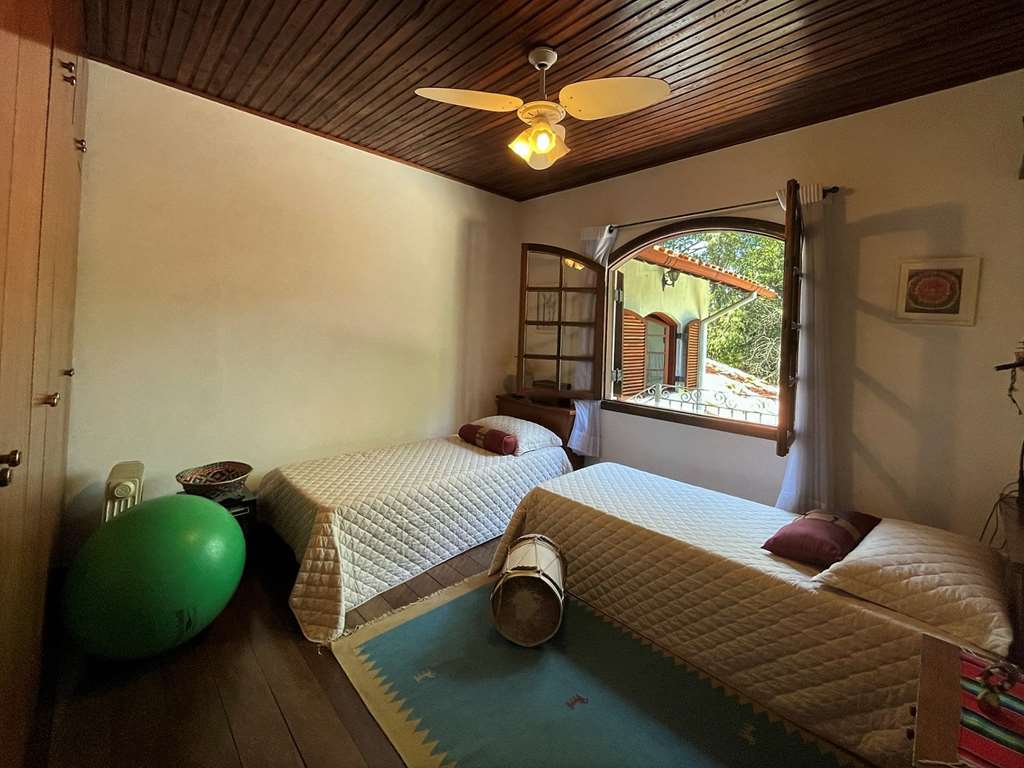 Linda Casa com 4 dormitórios / 2 suíte na Granja Viana, foto 41 de 55