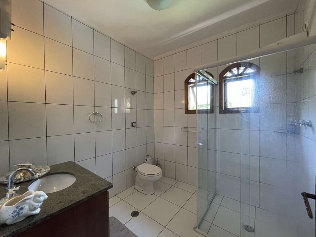 Linda Casa com 4 dormitórios / 2 suíte na Granja Viana, foto 42 de 55