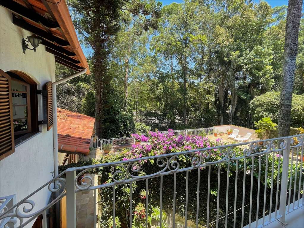 Linda Casa com 4 dormitórios / 2 suíte na Granja Viana, foto 43 de 55
