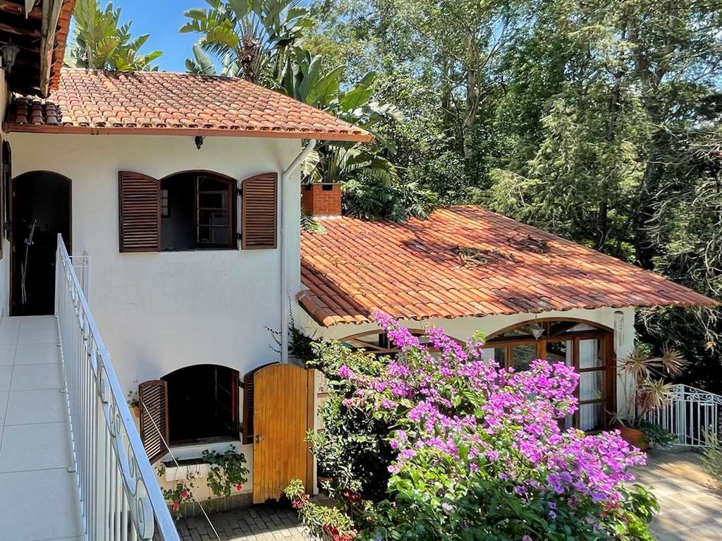Linda Casa com 4 dormitórios / 2 suíte na Granja Viana, foto 44 de 55