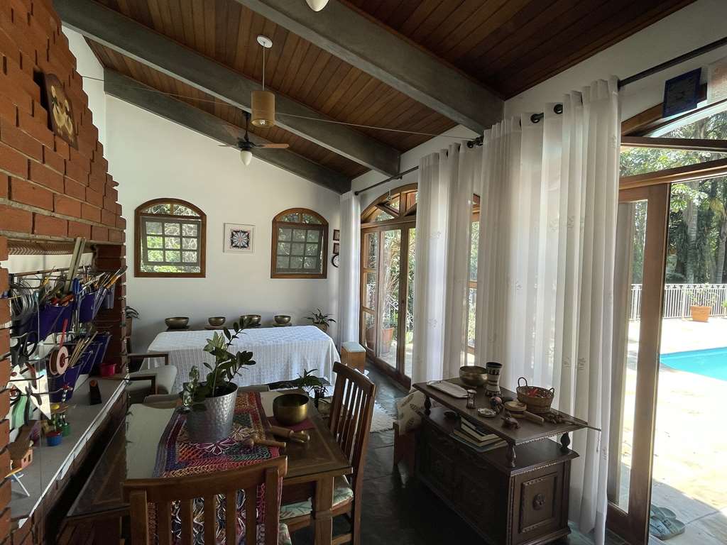 Linda Casa com 4 dormitórios / 2 suíte na Granja Viana, foto 45 de 55
