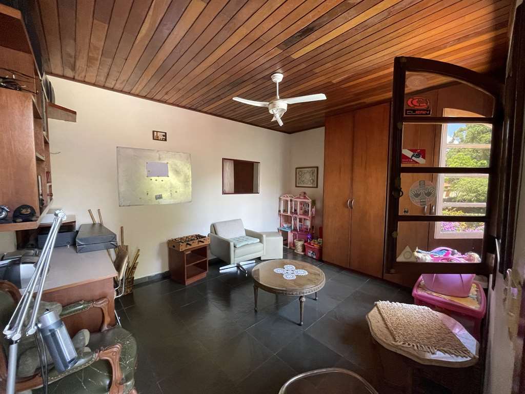 Linda Casa com 4 dormitórios / 2 suíte na Granja Viana, foto 46 de 55