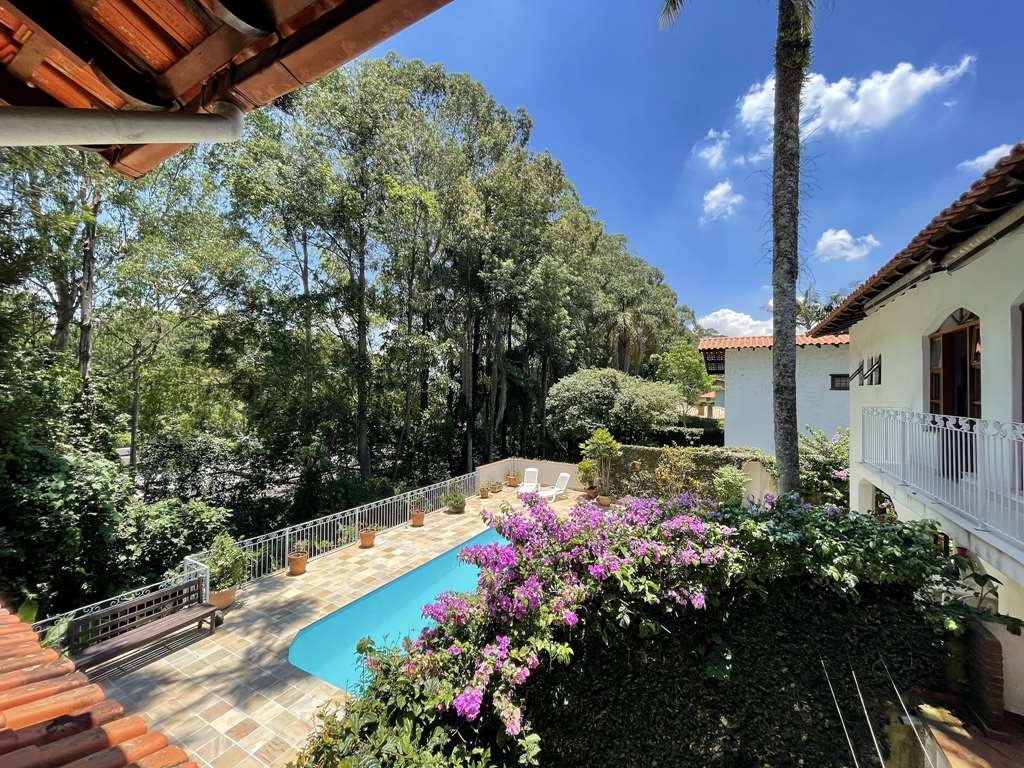 Linda Casa com 4 dormitórios / 2 suíte na Granja Viana, foto 48 de 55