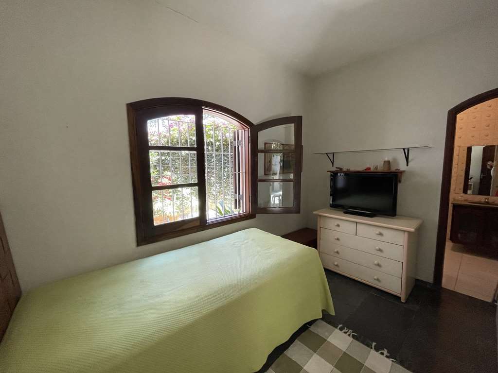 Linda Casa com 4 dormitórios / 2 suíte na Granja Viana, foto 50 de 55
