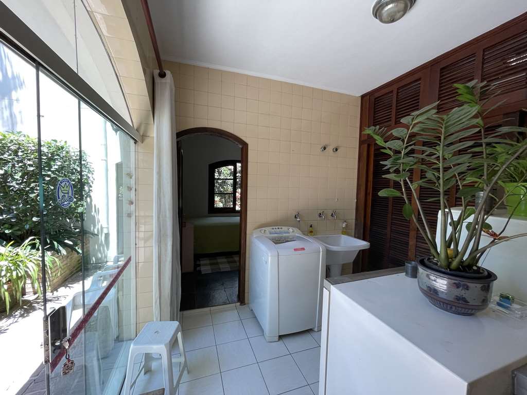 Linda Casa com 4 dormitórios / 2 suíte na Granja Viana, foto 51 de 55