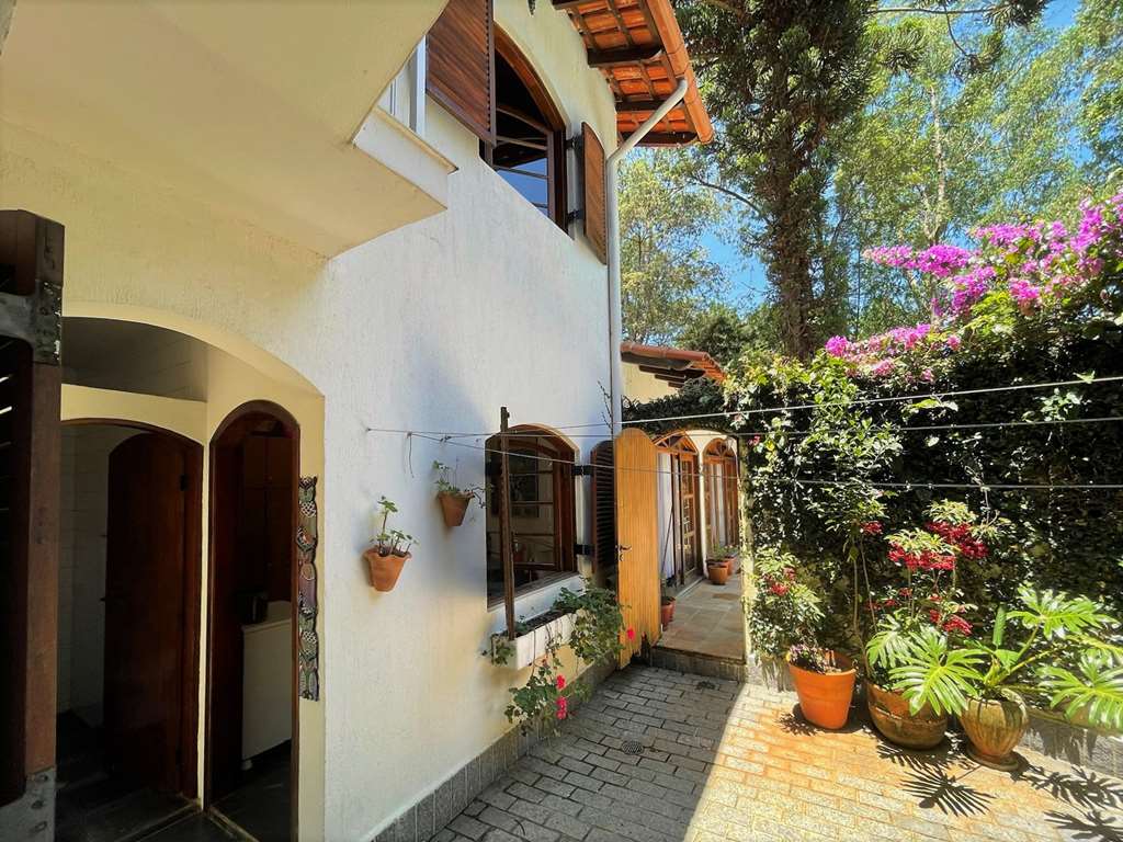 Linda Casa com 4 dormitórios / 2 suíte na Granja Viana, foto 52 de 55