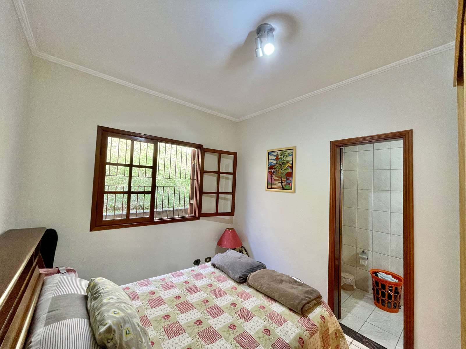 Casa térrea com 3 suítes na Granja Viana, foto 15 de 48
