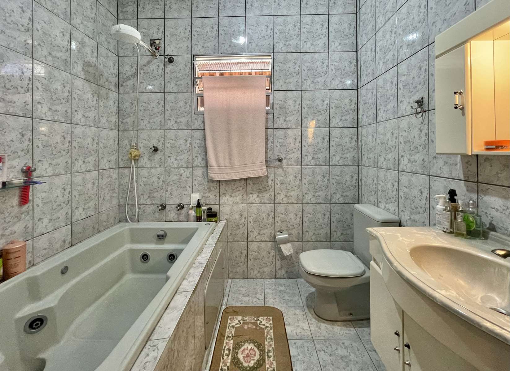 Casa térrea com 3 suítes na Granja Viana, foto 22 de 48