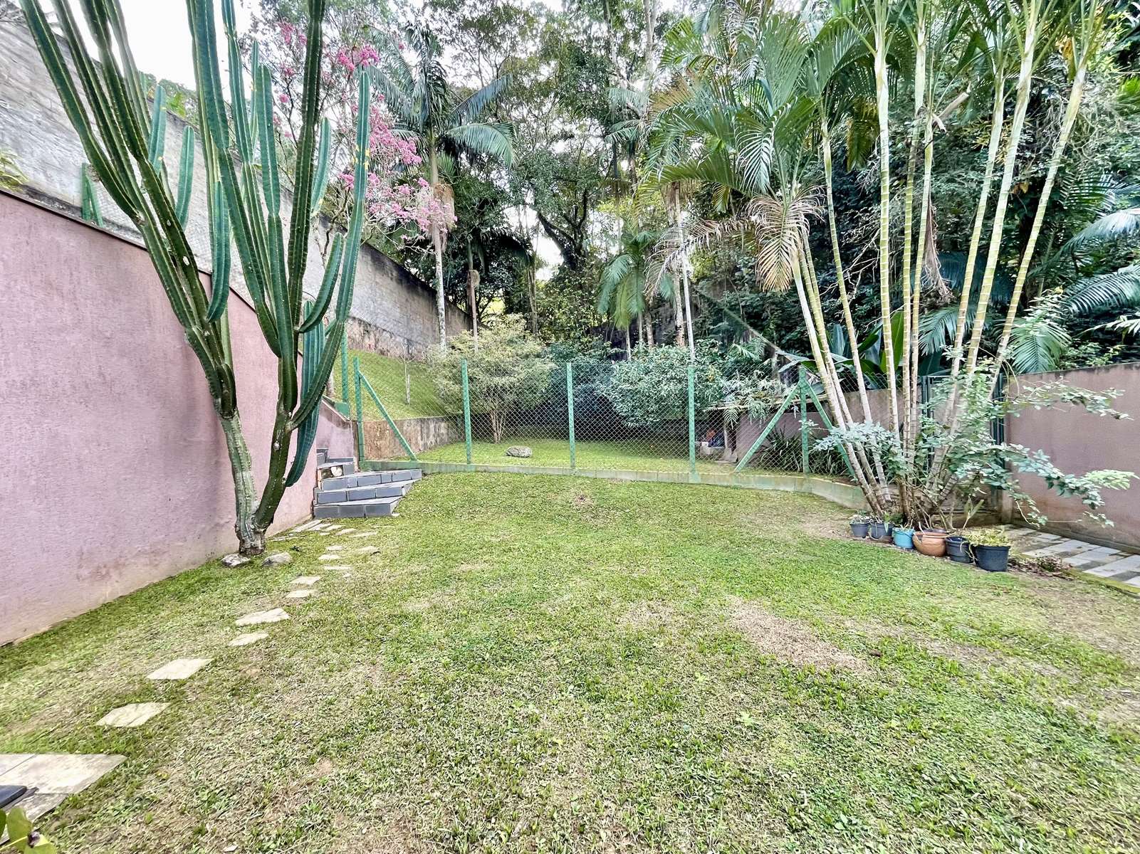 Casa térrea com 3 suítes na Granja Viana, foto 37 de 48
