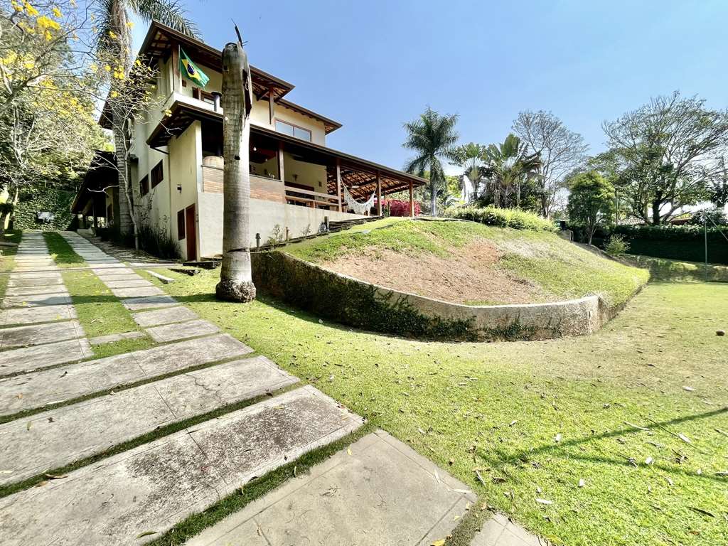 Casa com 4 suítes, piscina e campo de futebol na Granja Viana, foto 3 de 48