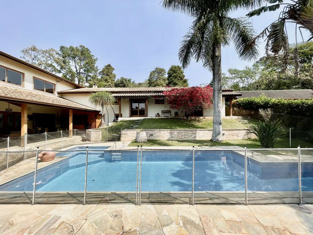Casa com 4 suítes, piscina e campo de futebol na Granja Viana, foto 7 de 48