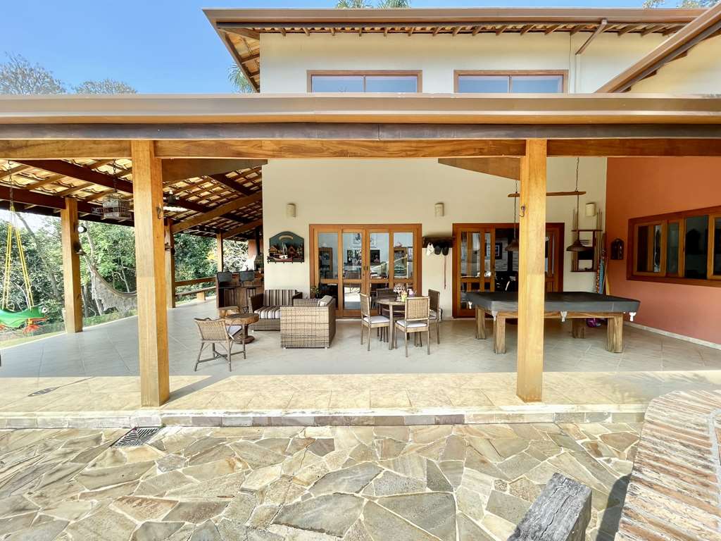 Casa com 4 suítes, piscina e campo de futebol na Granja Viana, foto 9 de 48