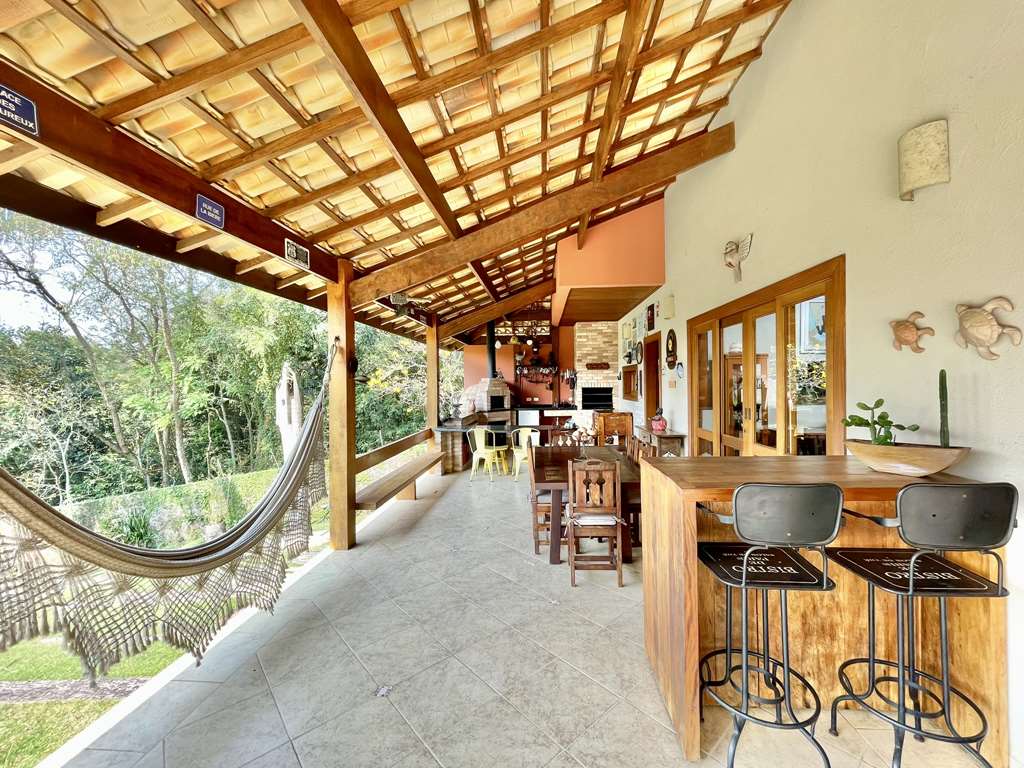 Casa com 4 suítes, piscina e campo de futebol na Granja Viana, foto 11 de 48