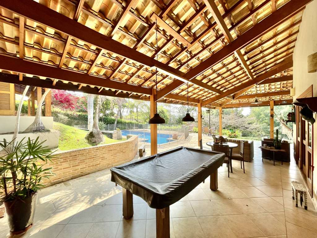 Casa com 4 suítes, piscina e campo de futebol na Granja Viana, foto 13 de 48