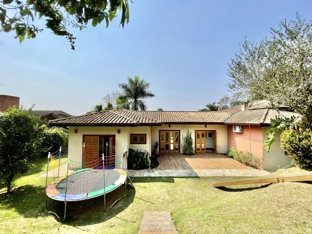 Casa com 4 suítes, piscina e campo de futebol na Granja Viana, foto 16 de 48