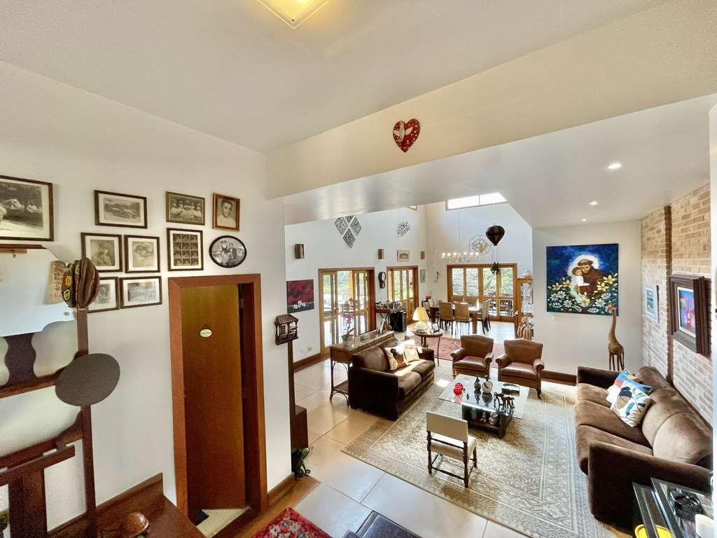 Casa com 4 suítes, piscina e campo de futebol na Granja Viana, foto 20 de 48