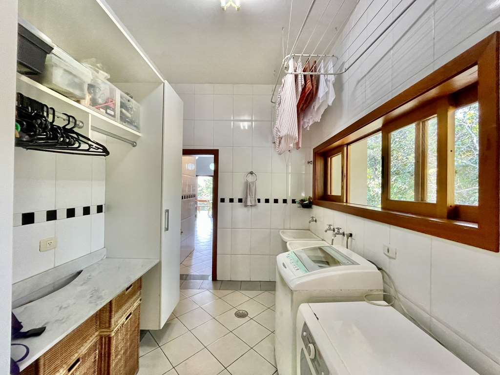 Casa com 4 suítes, piscina e campo de futebol na Granja Viana, foto 32 de 48