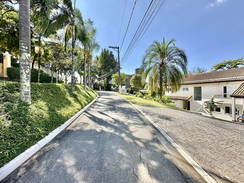Casa ampla com 5 dormitórios / 4 suítes (1 no térreo) na Granja Viana, foto 3 de 47