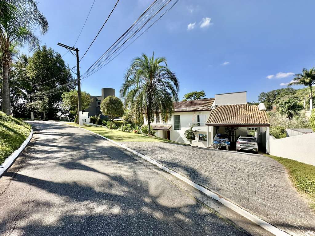 Casa ampla com 5 dormitórios / 4 suítes (1 no térreo) na Granja Viana, foto 7 de 47
