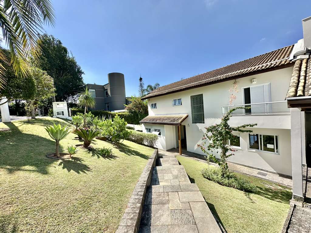 Casa ampla com 5 dormitórios / 4 suítes (1 no térreo) na Granja Viana, foto 8 de 47