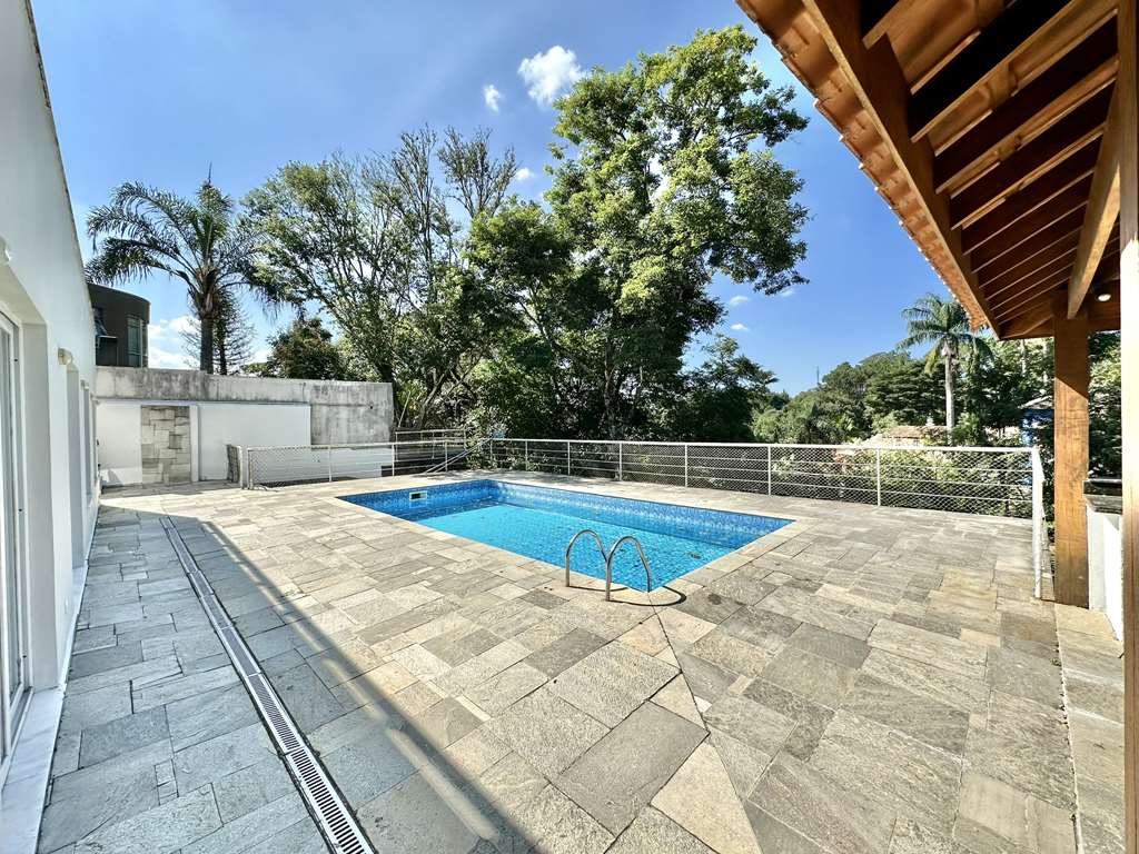 Casa ampla com 5 dormitórios / 4 suítes (1 no térreo) na Granja Viana, foto 25 de 47