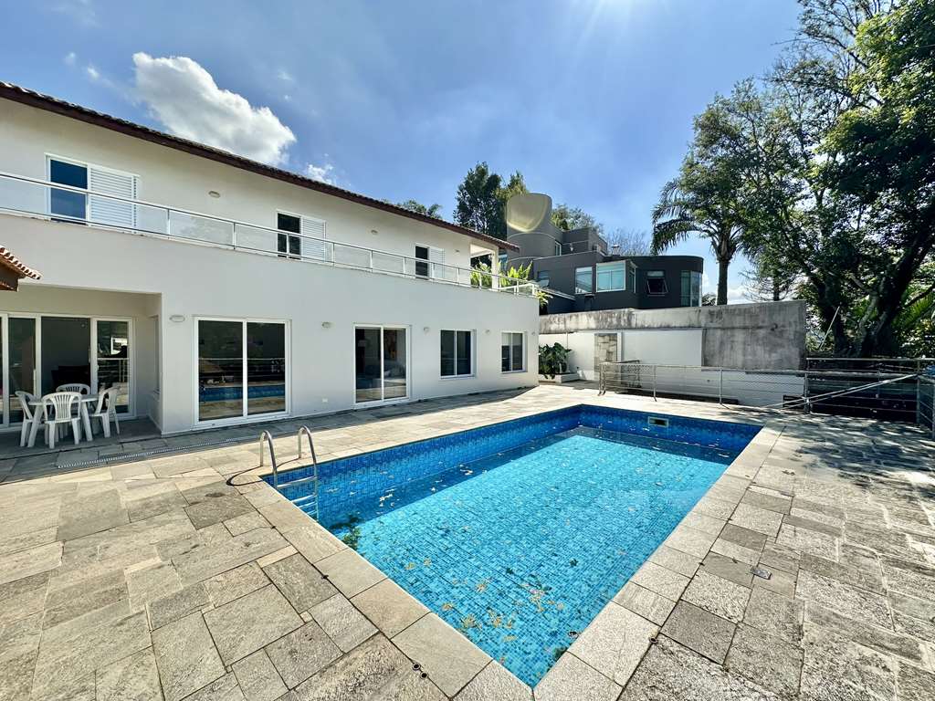 Casa ampla com 5 dormitórios / 4 suítes (1 no térreo) na Granja Viana, foto 27 de 47