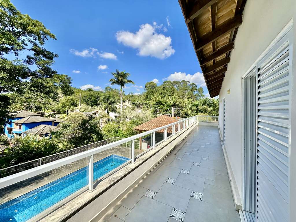 Casa ampla com 5 dormitórios / 4 suítes (1 no térreo) na Granja Viana, foto 36 de 47