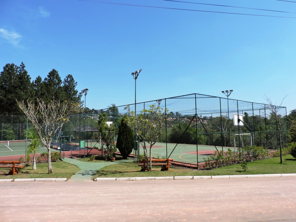 Casa ampla com 5 dormitórios / 4 suítes (1 no térreo) na Granja Viana, foto 46 de 47