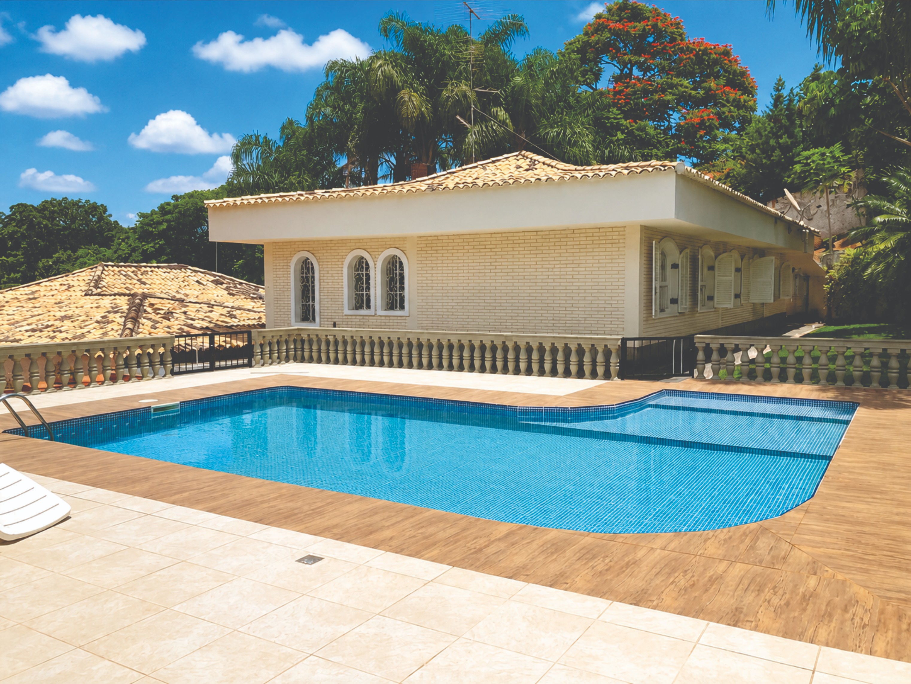 Casa impecável com 4 dormitórios / 2 suítes na Granja Viana, foto 1 de 34