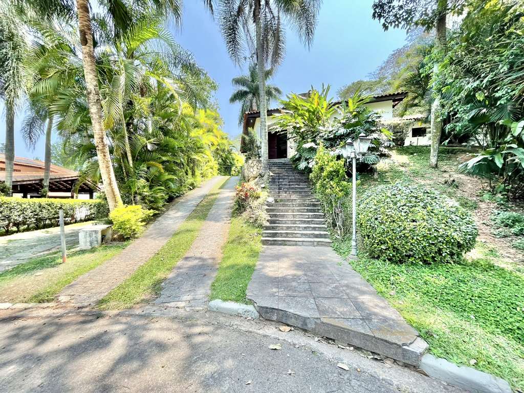 Casa impecável 90% térrea com 6 suítes na Granja Viana, foto 2 de 48