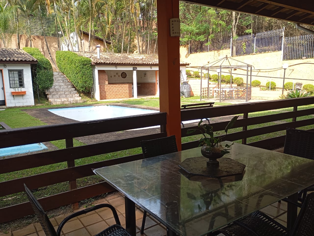 Casa com 4 dormitórios / 3 suítes na Granja Viana, foto 2 de 31