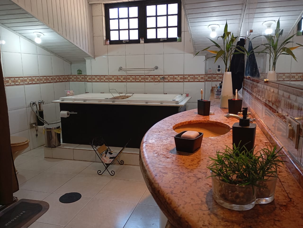 Casa com 4 dormitórios / 3 suítes na Granja Viana, foto 20 de 31