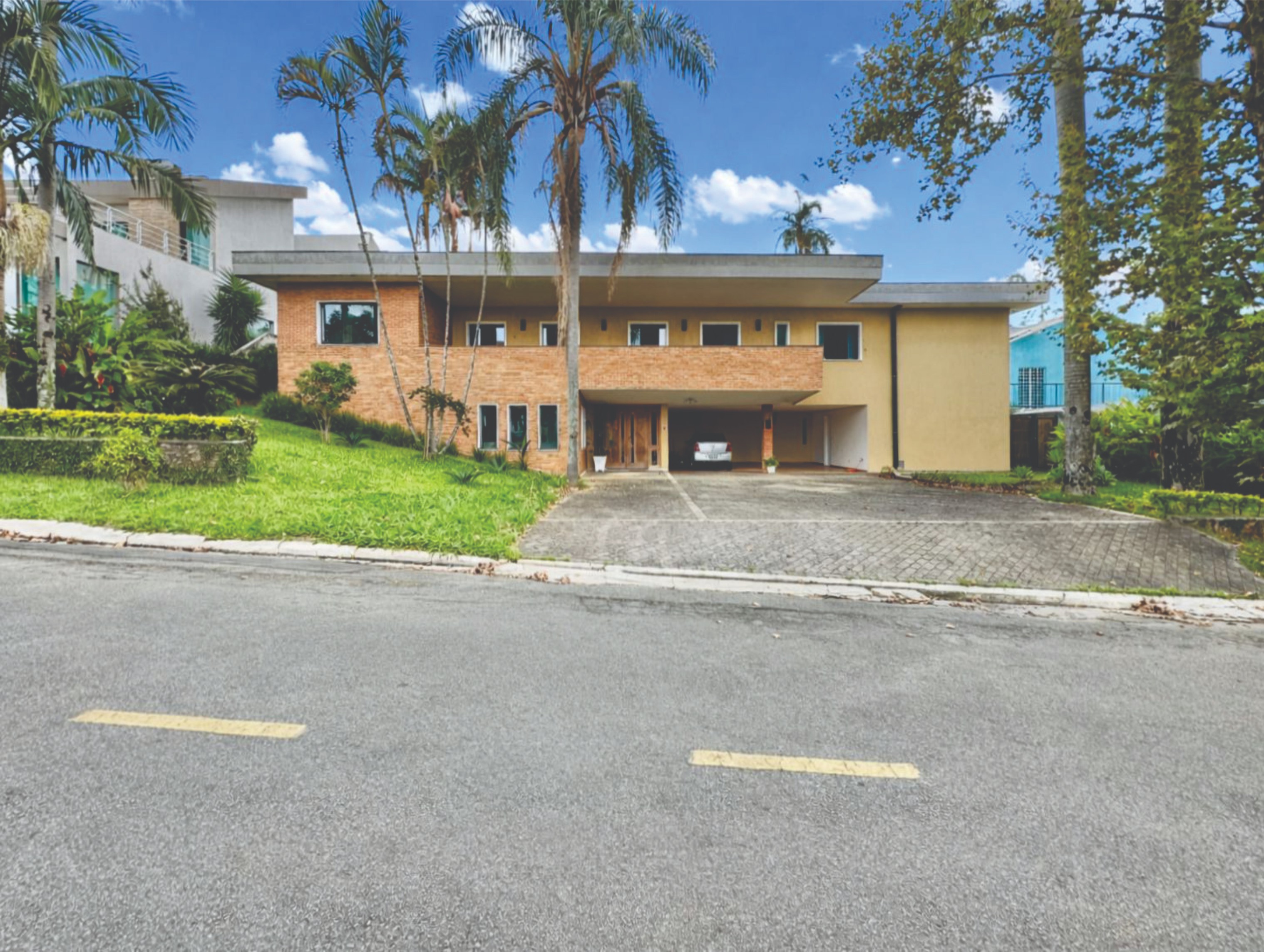 Casa impecável com 5 suítes na Granja Viana, foto 1 de 54