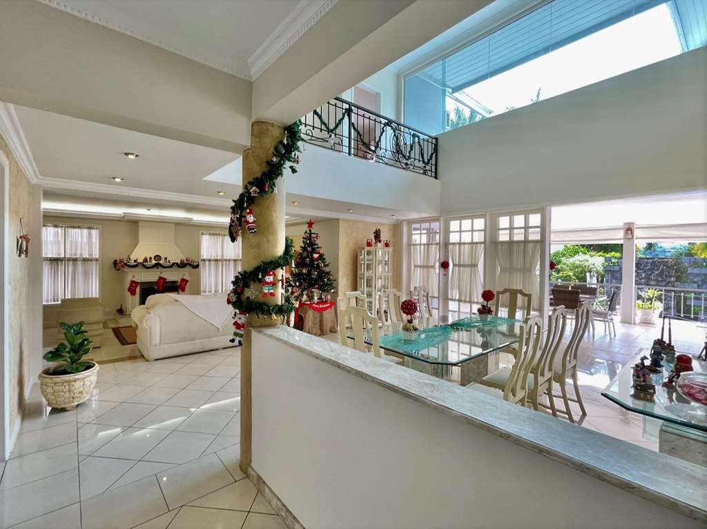 Linda casa com 4 suítes na Granja Viana, foto 6 de 49