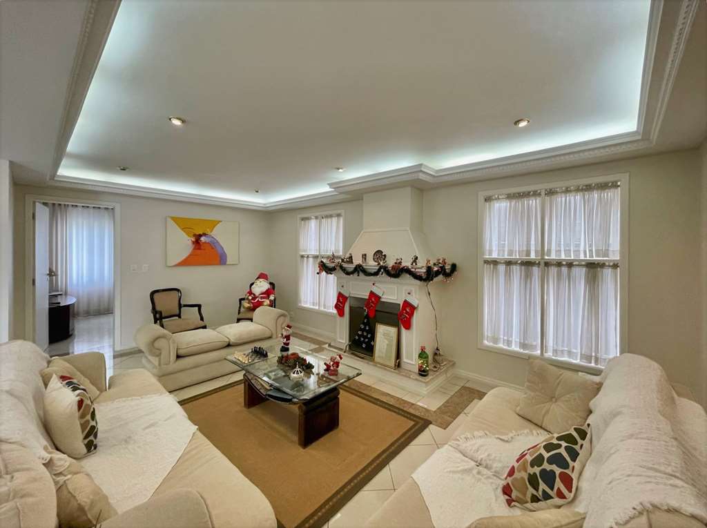 Linda casa com 4 suítes na Granja Viana, foto 9 de 49