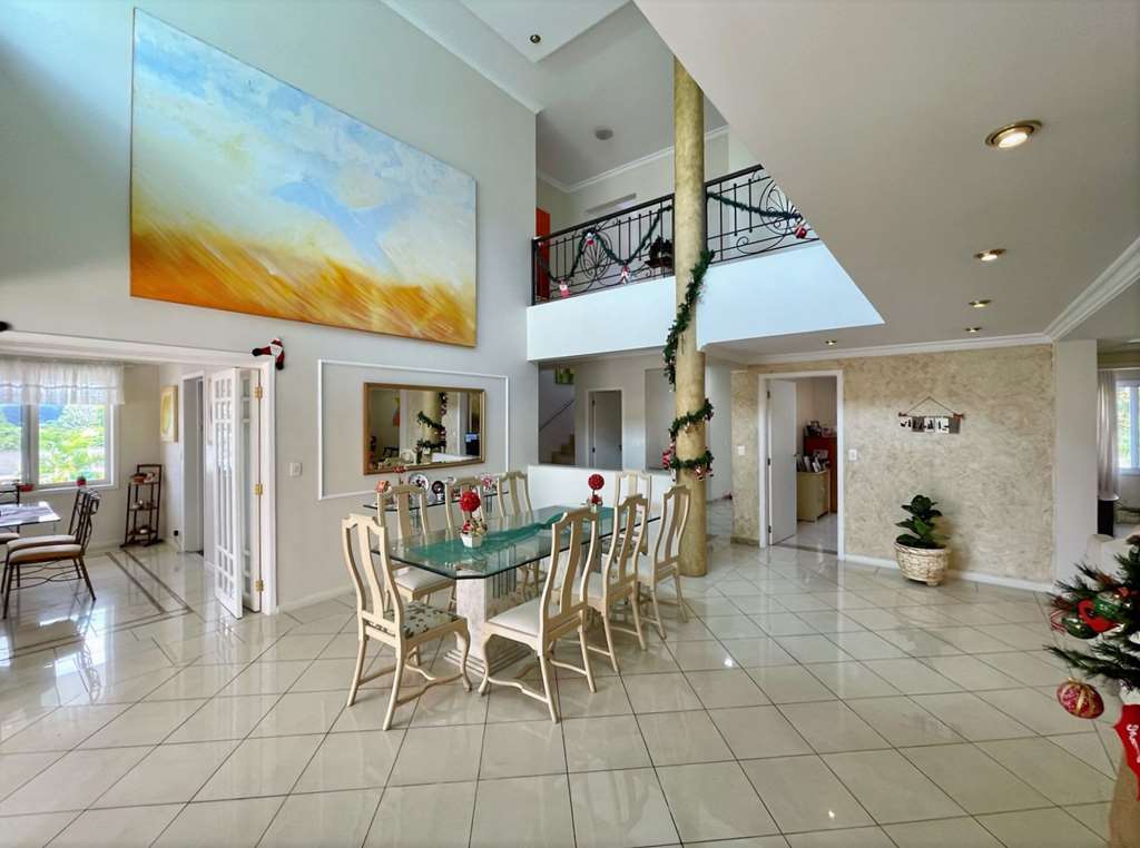 Linda casa com 4 suítes na Granja Viana, foto 10 de 49