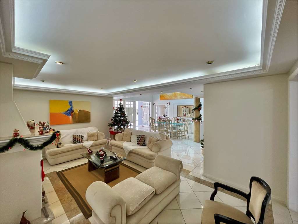 Linda casa com 4 suítes na Granja Viana, foto 11 de 49
