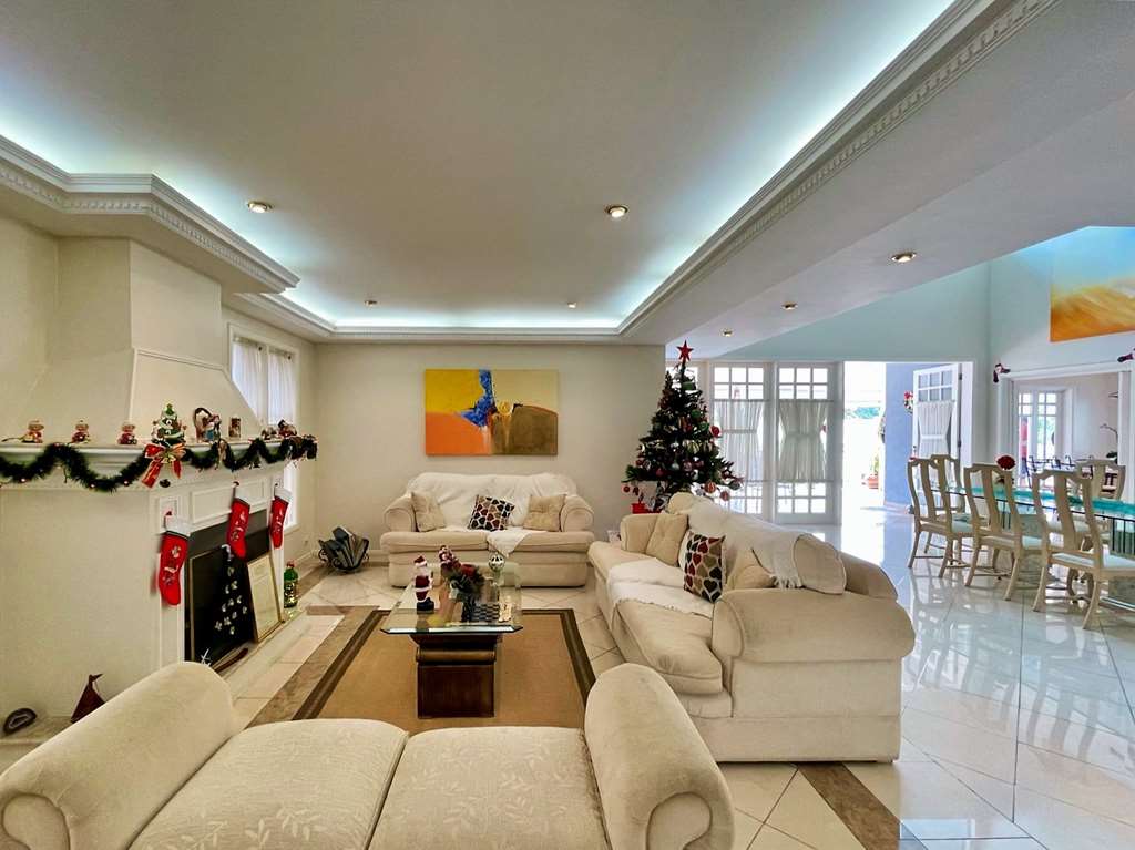 Linda casa com 4 suítes na Granja Viana, foto 12 de 49