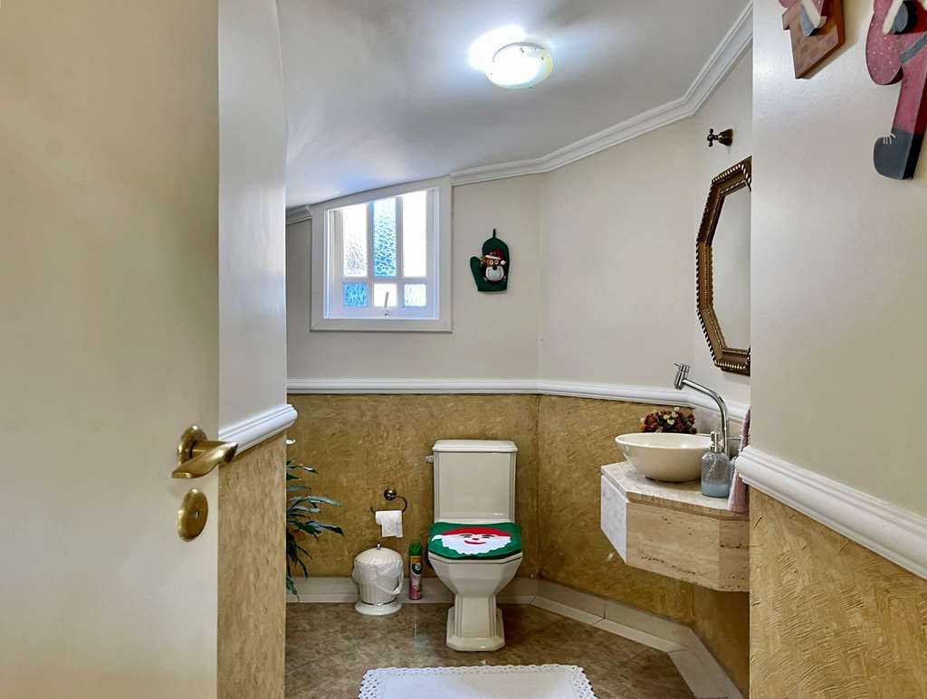 Linda casa com 4 suítes na Granja Viana, foto 13 de 49