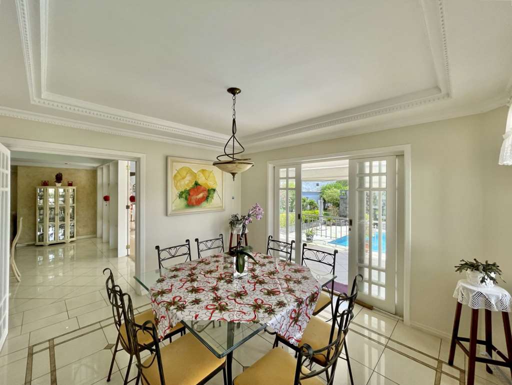 Linda casa com 4 suítes na Granja Viana, foto 14 de 49