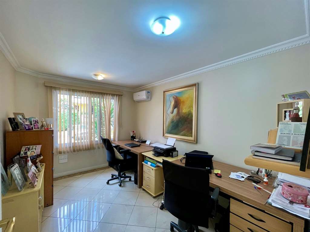 Linda casa com 4 suítes na Granja Viana, foto 15 de 49