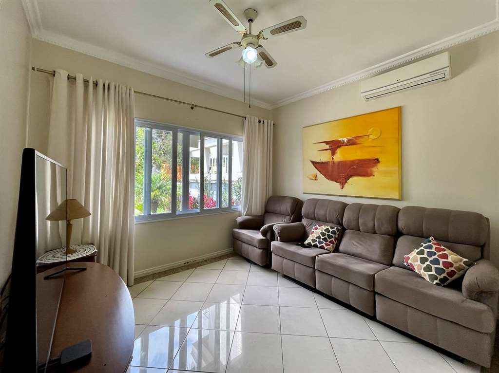 Linda casa com 4 suítes na Granja Viana, foto 16 de 49