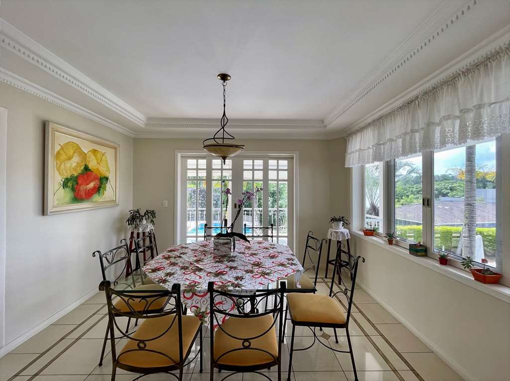 Linda casa com 4 suítes na Granja Viana, foto 17 de 49