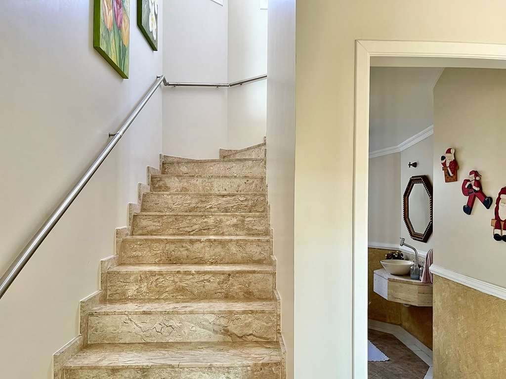 Linda casa com 4 suítes na Granja Viana, foto 18 de 49