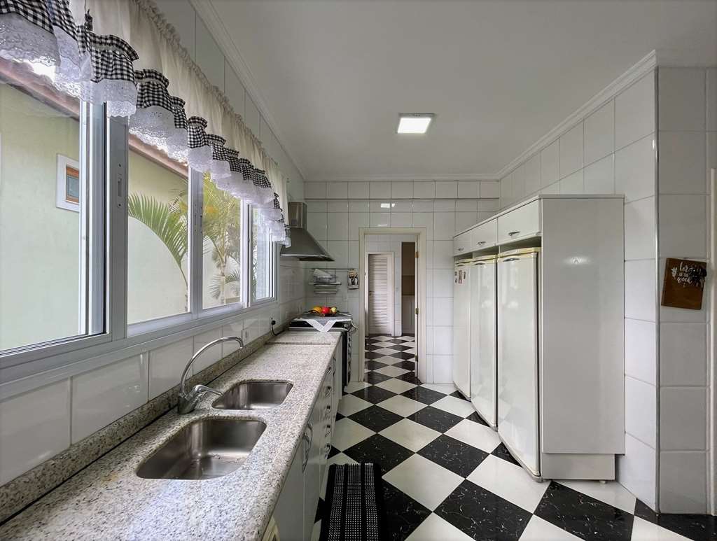 Linda casa com 4 suítes na Granja Viana, foto 19 de 49